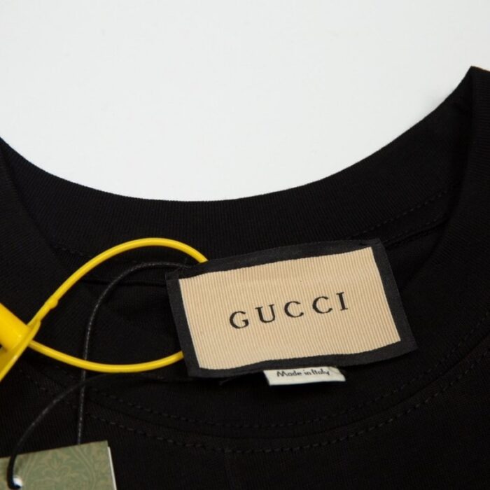 T-shirt Gucci Distressed Logo Black GC046 - Image 7