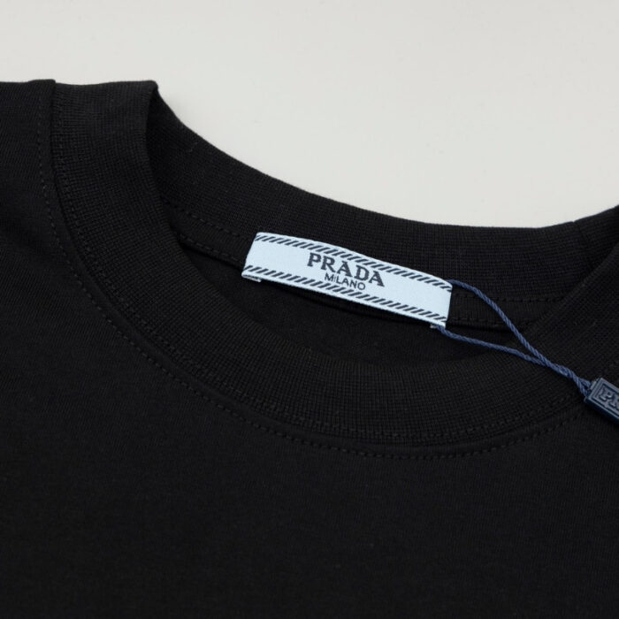 T-shirt Prada Black Triangle Graphic Logo PD040 - Image 7